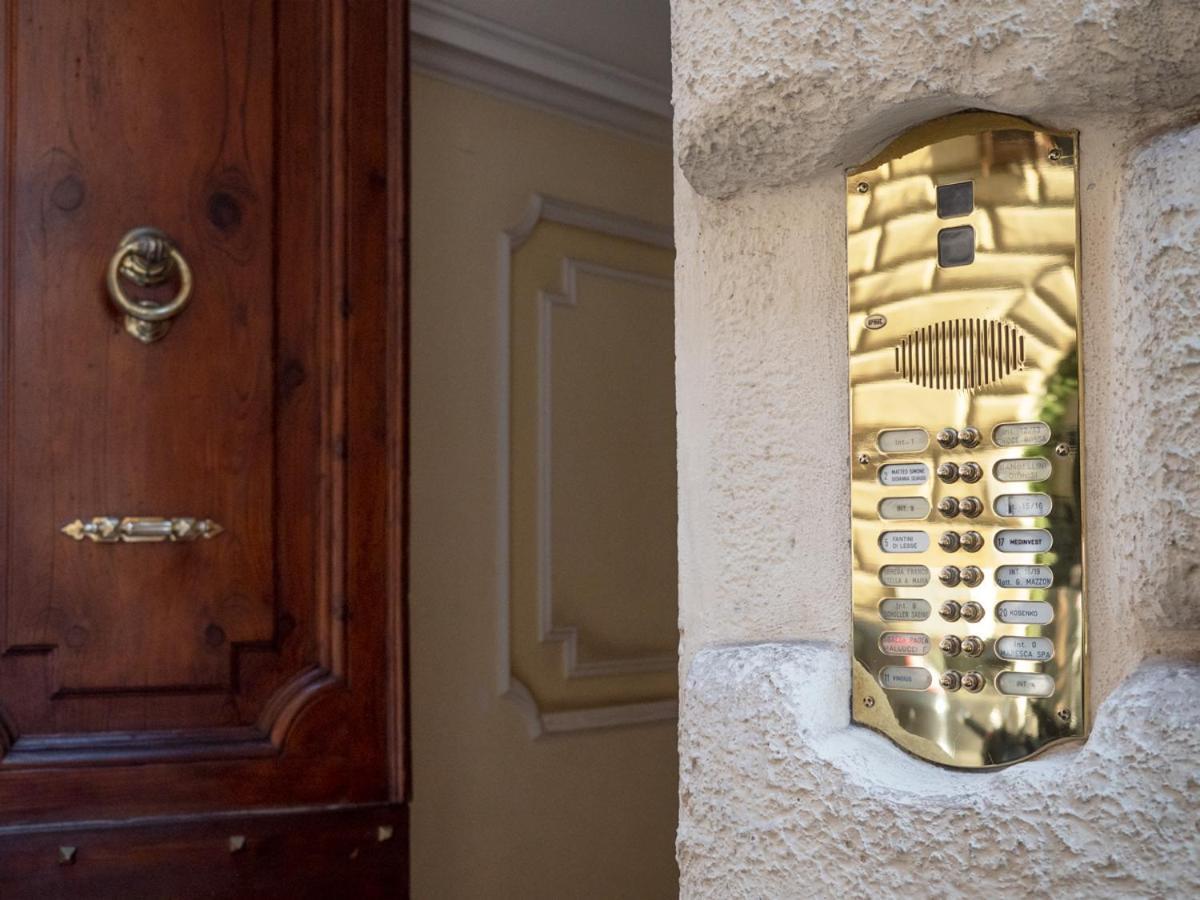 Veneto Holidays - Central Apartment In Via Veneto ローマ エクステリア 写真